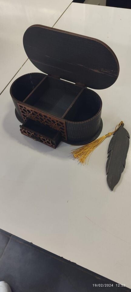 Şekilay Ahşap Ayraçlı Kutu Kalemlik 14228