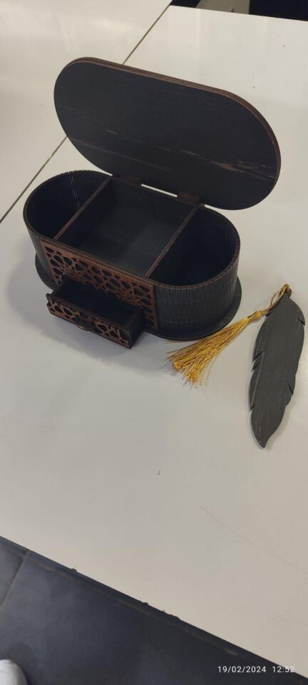 Şekilay Ahşap Ayraçlı Kutu Kalemlik 14228